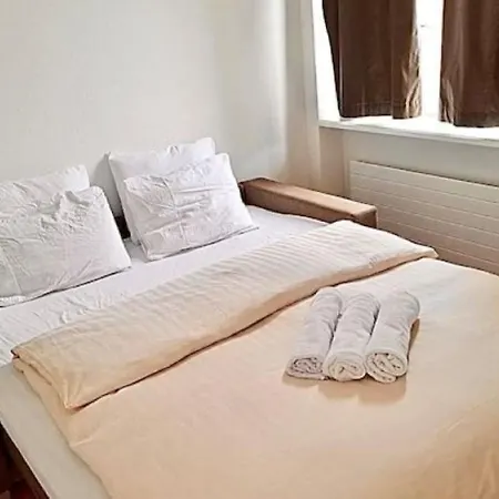 2 Center Flats With Balcony - Hildab *
